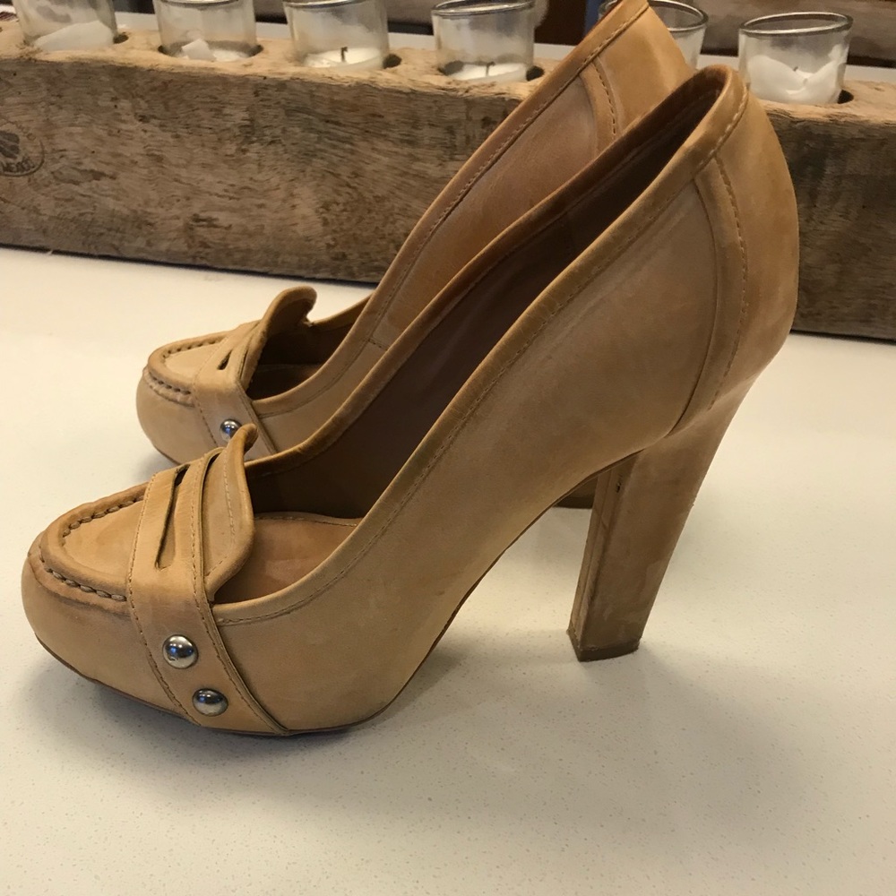 Shoes/Heels - Picture 2 of 4